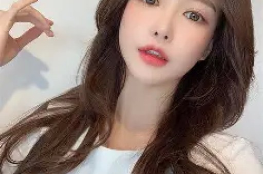 天价穿搭引全网哗然！梅根单品溢价离谱带货人设彻底翻车遭全网质疑