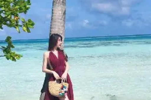 刚开完演唱会的任素汐本想帮谢娜结果自己先被扒了个底朝天